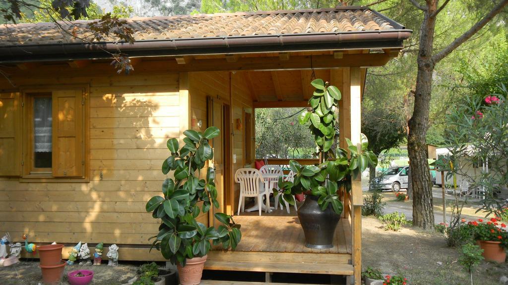 Camping Daino Hotel Pietramurata Bagian luar foto